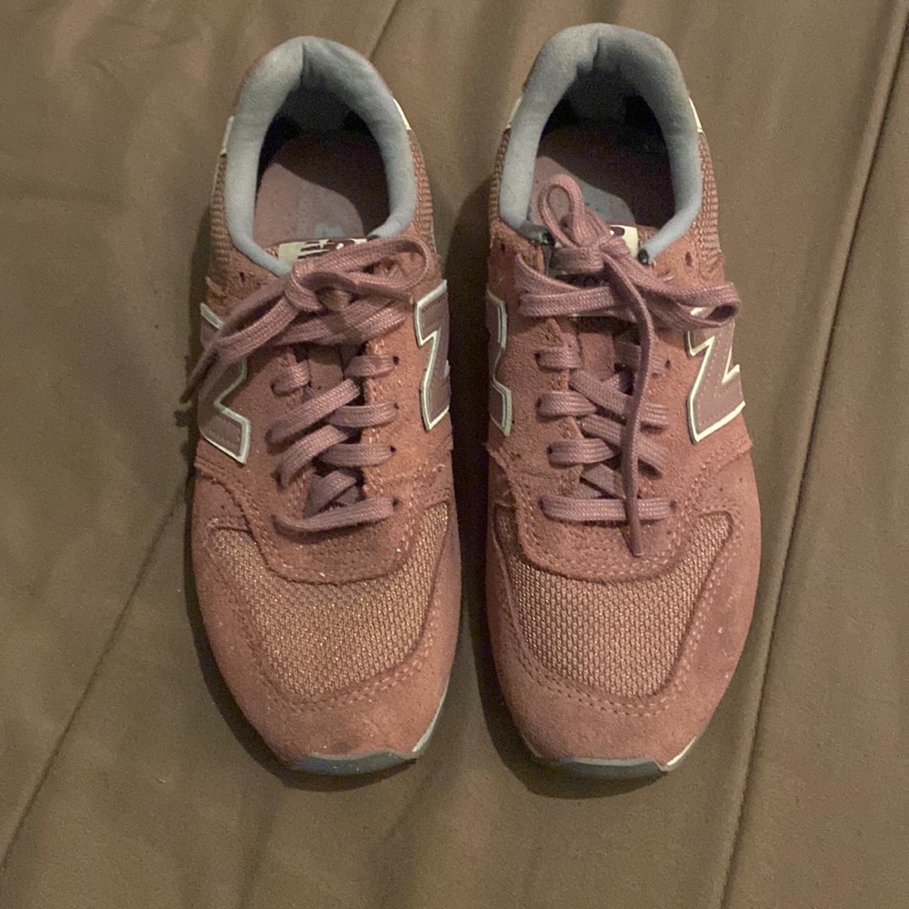 New Balance 696 Sneakers